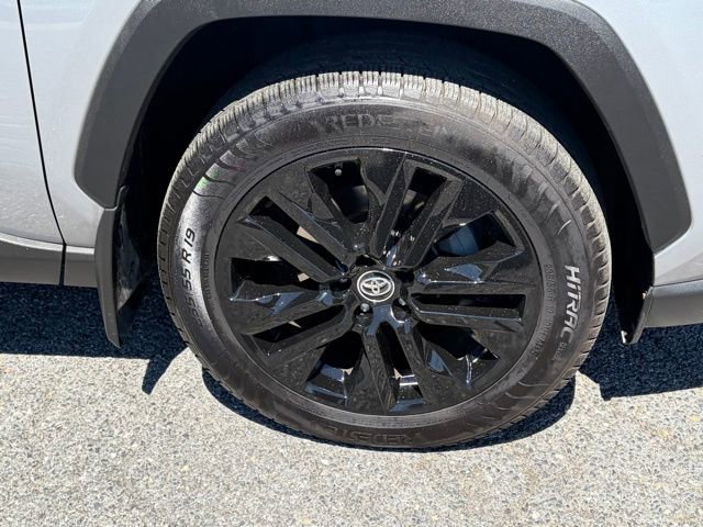 Used 2019 Toyota RAV4 Limited w/ Cold Weather Package FWD image 11