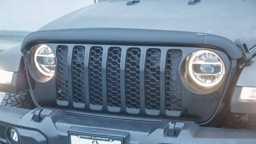 Certified 2021 Jeep Gladiator Willys image 6