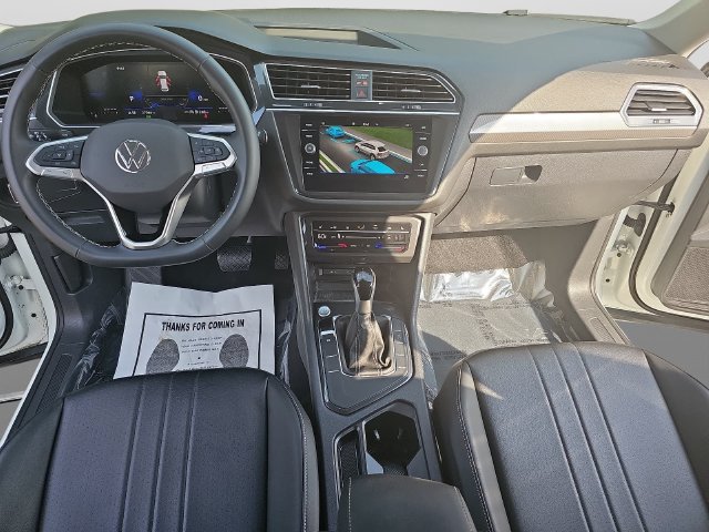Used 2024 Volkswagen Tiguan SE FWD image 17