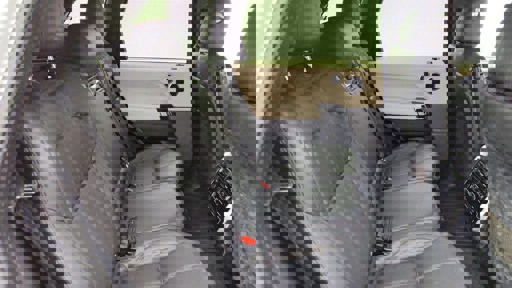 Used 2017 Land Rover Range Rover Sport HSE image 24