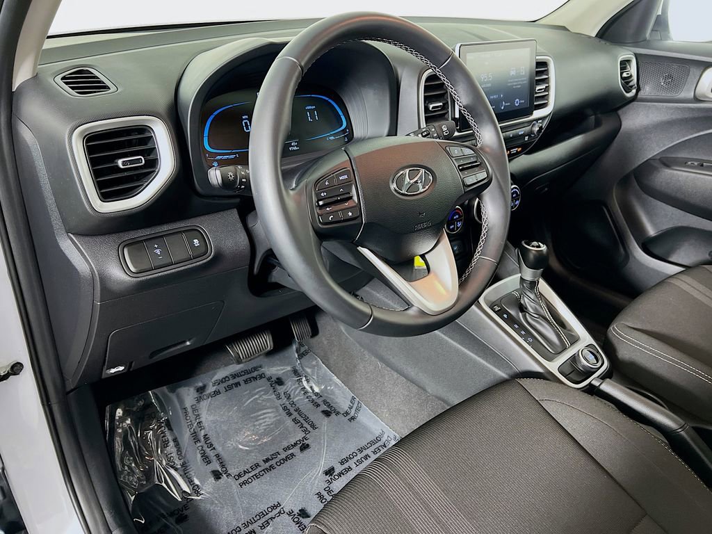 Used 2023 Hyundai Venue SEL w/ Cargo Package FWD image 9