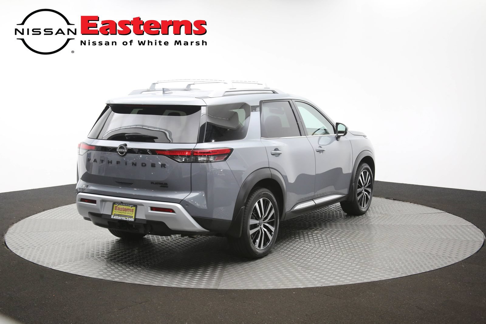 Used 2024 Nissan Pathfinder Platinum w/ Black Appearance Package AWD/4WD image 44