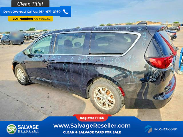 Used 2018 Chrysler Pacifica Touring FWD image 3