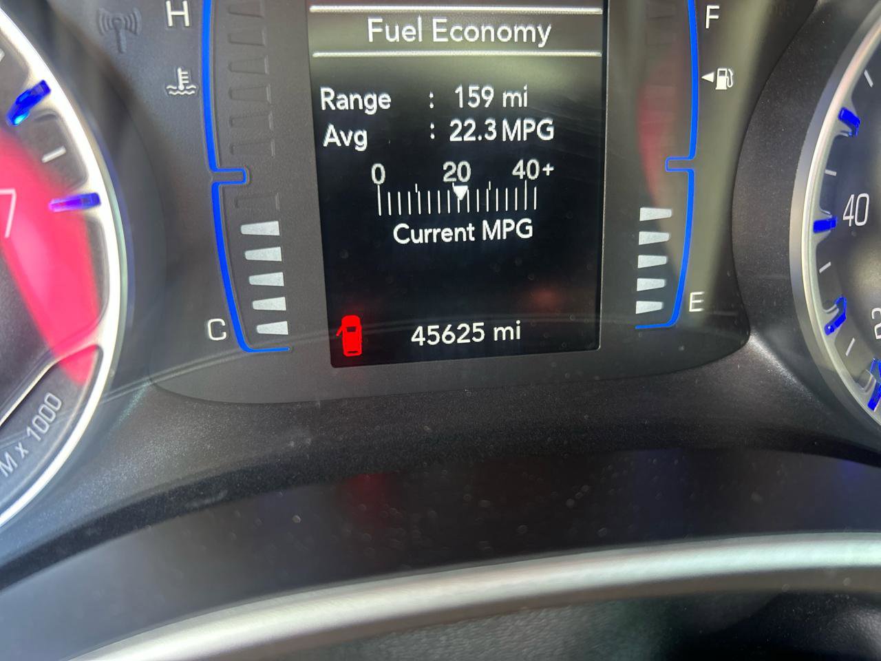 Used 2024 Chrysler Voyager LX image 16