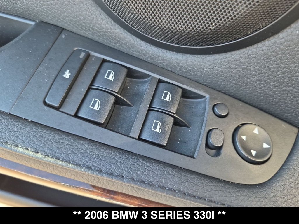 Used 2006 BMW 330i Sedan RWD image 26