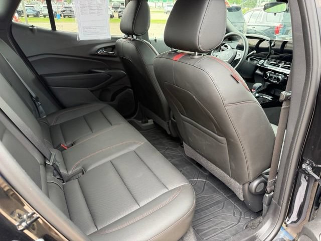 Used 2024 Chevrolet Trax RS w/ Sunroof Package FWD image 18