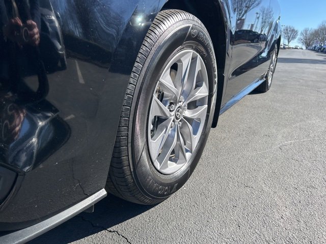 Used 2025 Toyota Sienna XLE image 12