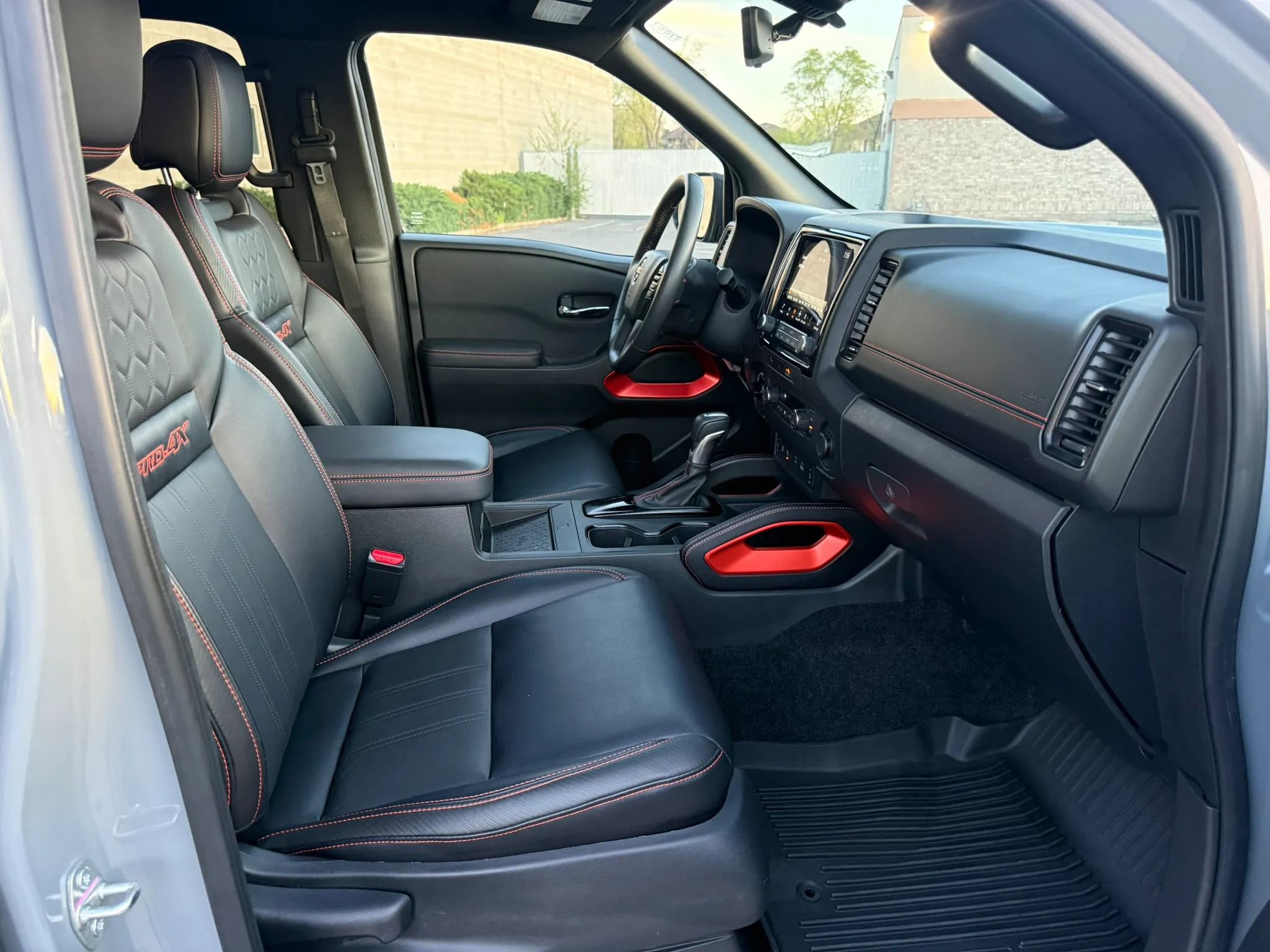 Used 2024 Nissan Frontier PRO-4X w/ Pro Premium Package image 18