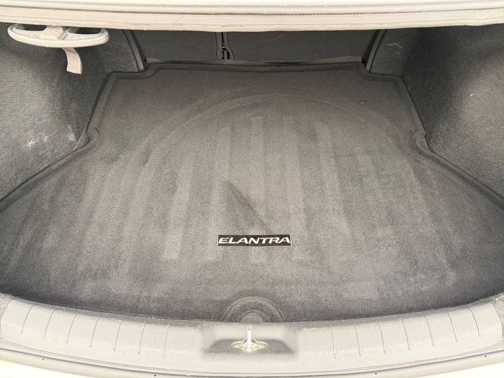 Used 2020 Hyundai Elantra SE w/ Cargo Package (C1) image 21