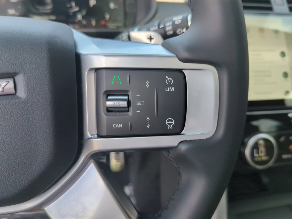 Certified 2024 Land Rover Discovery Dynamic SE image 30