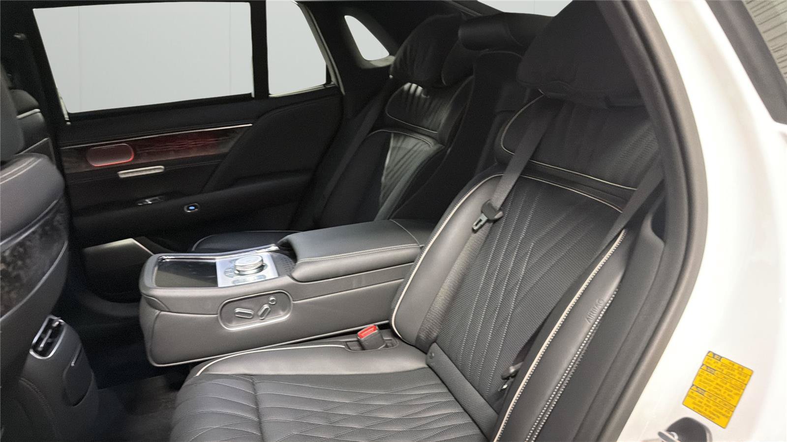 Used 2025 Genesis G90 3.5T AWD/4WD image 11
