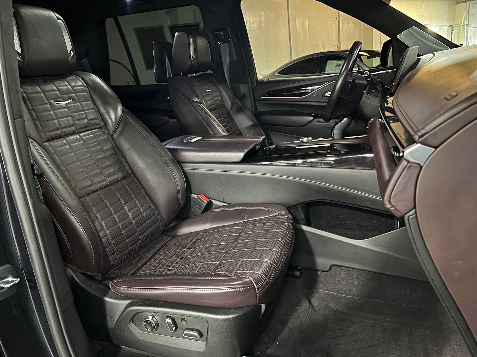 Used 2023 Cadillac Escalade Sport Platinum AWD/4WD image 12