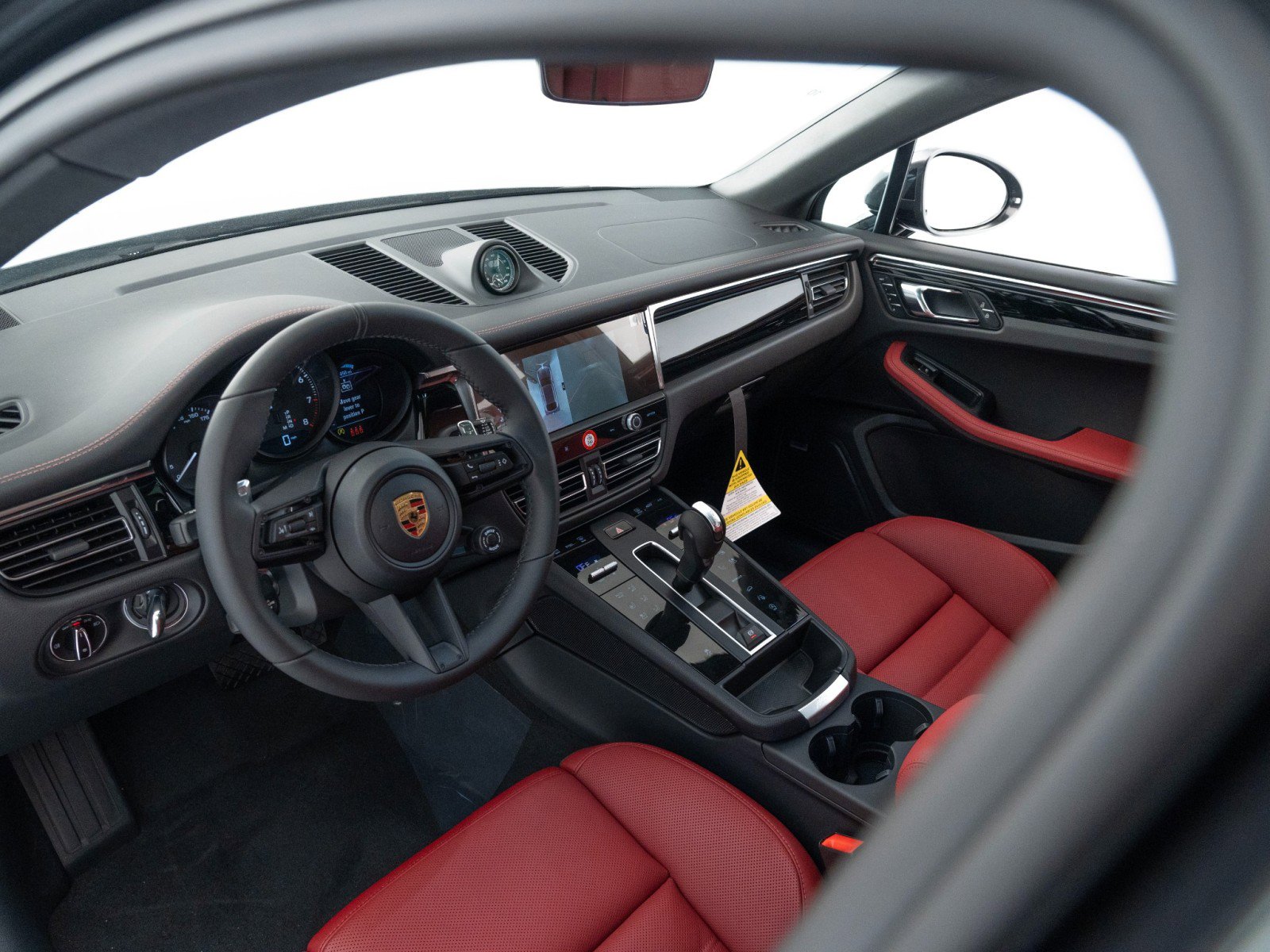 New 2026 Porsche Macan AWD/4WD image 4