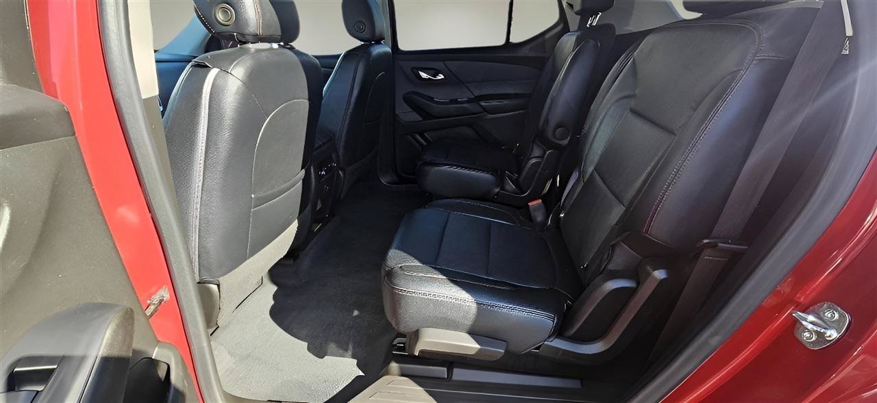 Used 2021 Chevrolet Traverse LT w/ LPO, Cargo Package AWD/4WD image 17