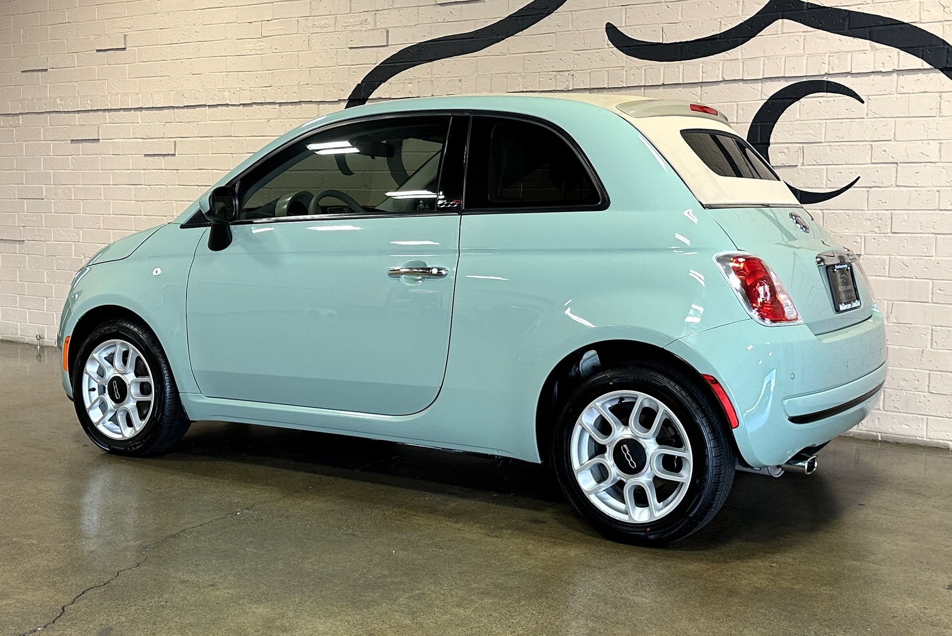 Used 2015 FIAT 500 Pop FWD image 9