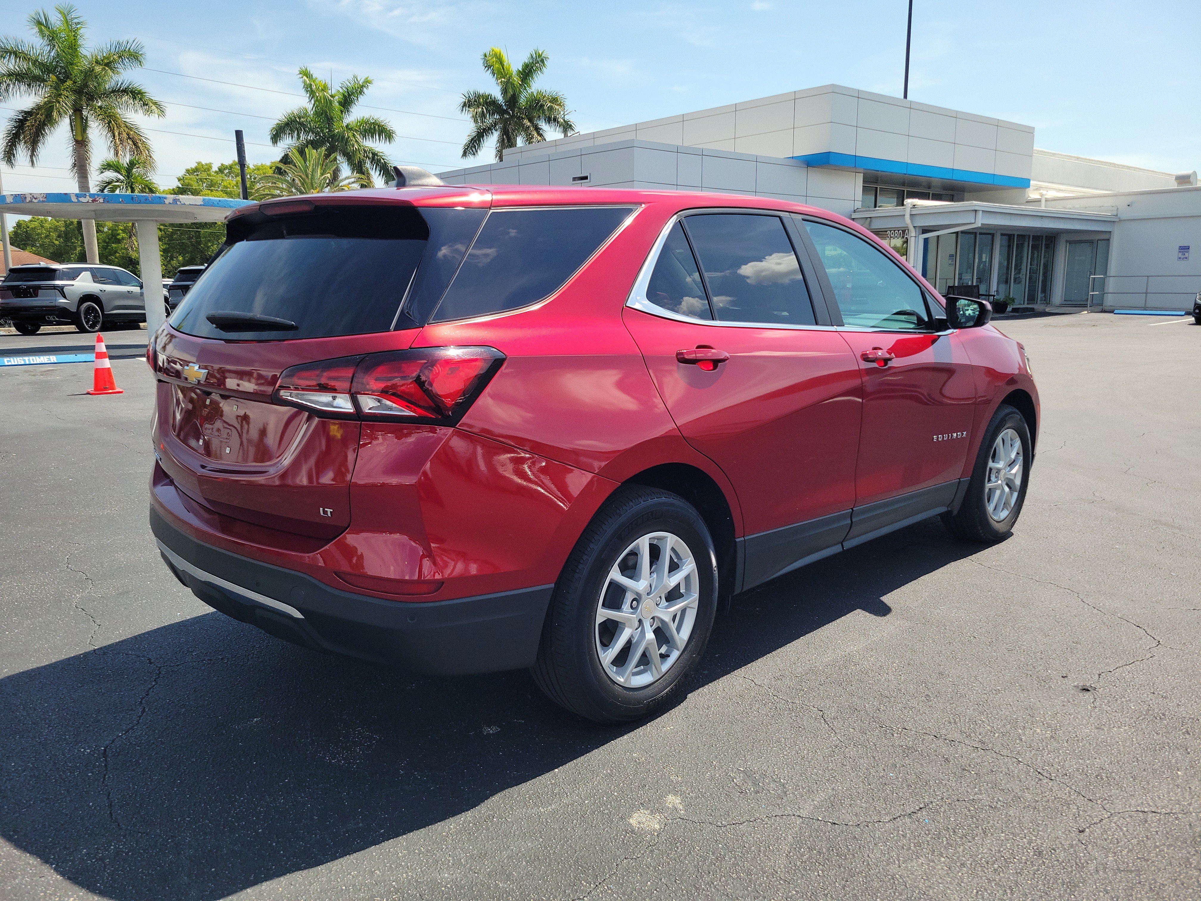 Used 2023 Chevrolet Equinox LT FWD image 4