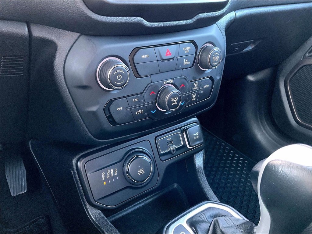 Used 2023 Jeep Renegade Latitude image 12