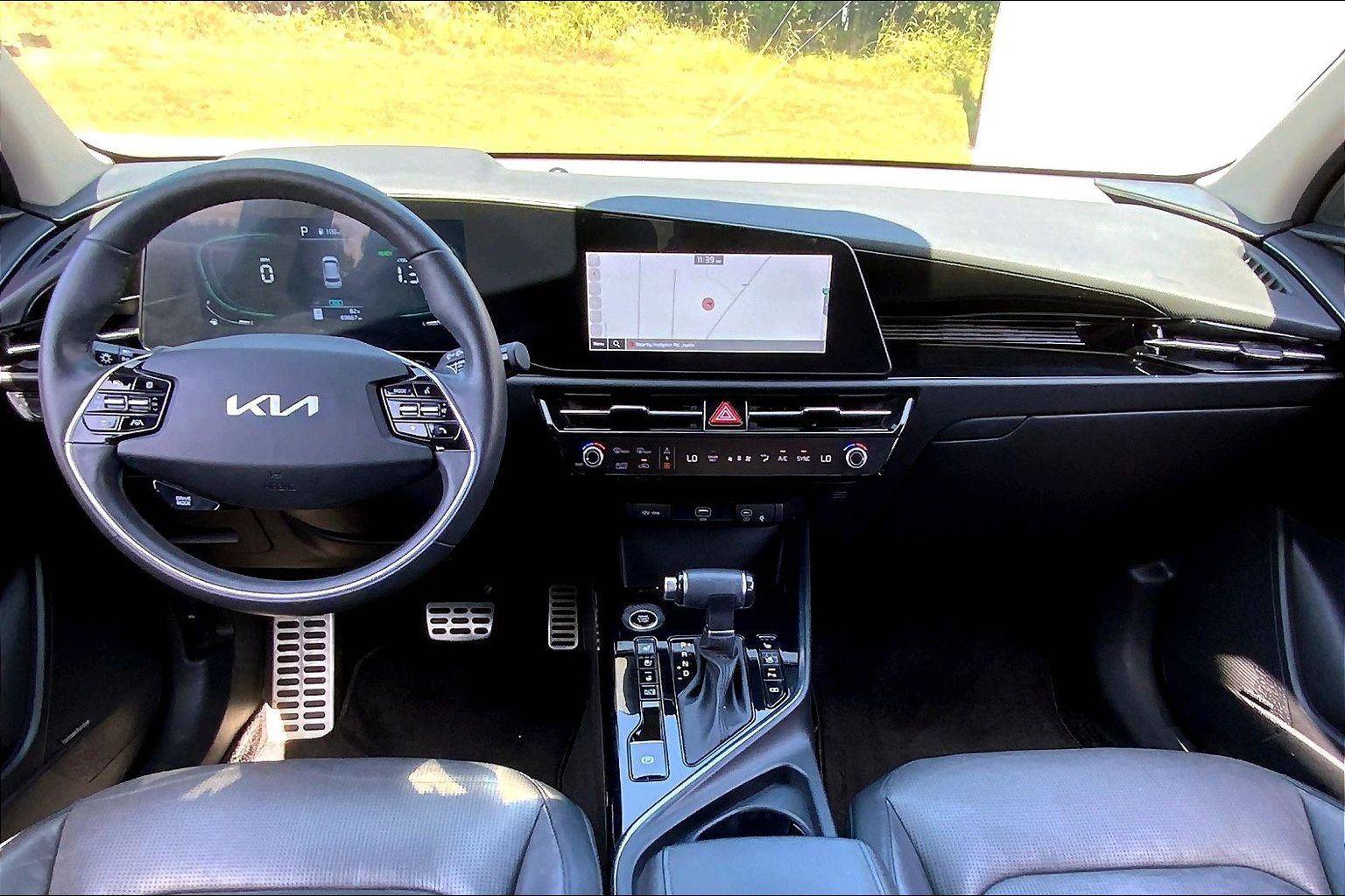 Used 2023 Kia Niro SX Touring FWD image 13