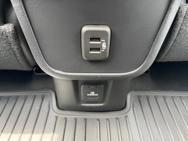 Used 2023 Chevrolet Equinox RS w/ RS Leather Package image 33