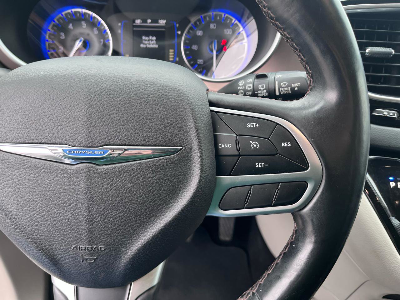 Used 2018 Chrysler Pacifica Touring-L image 32