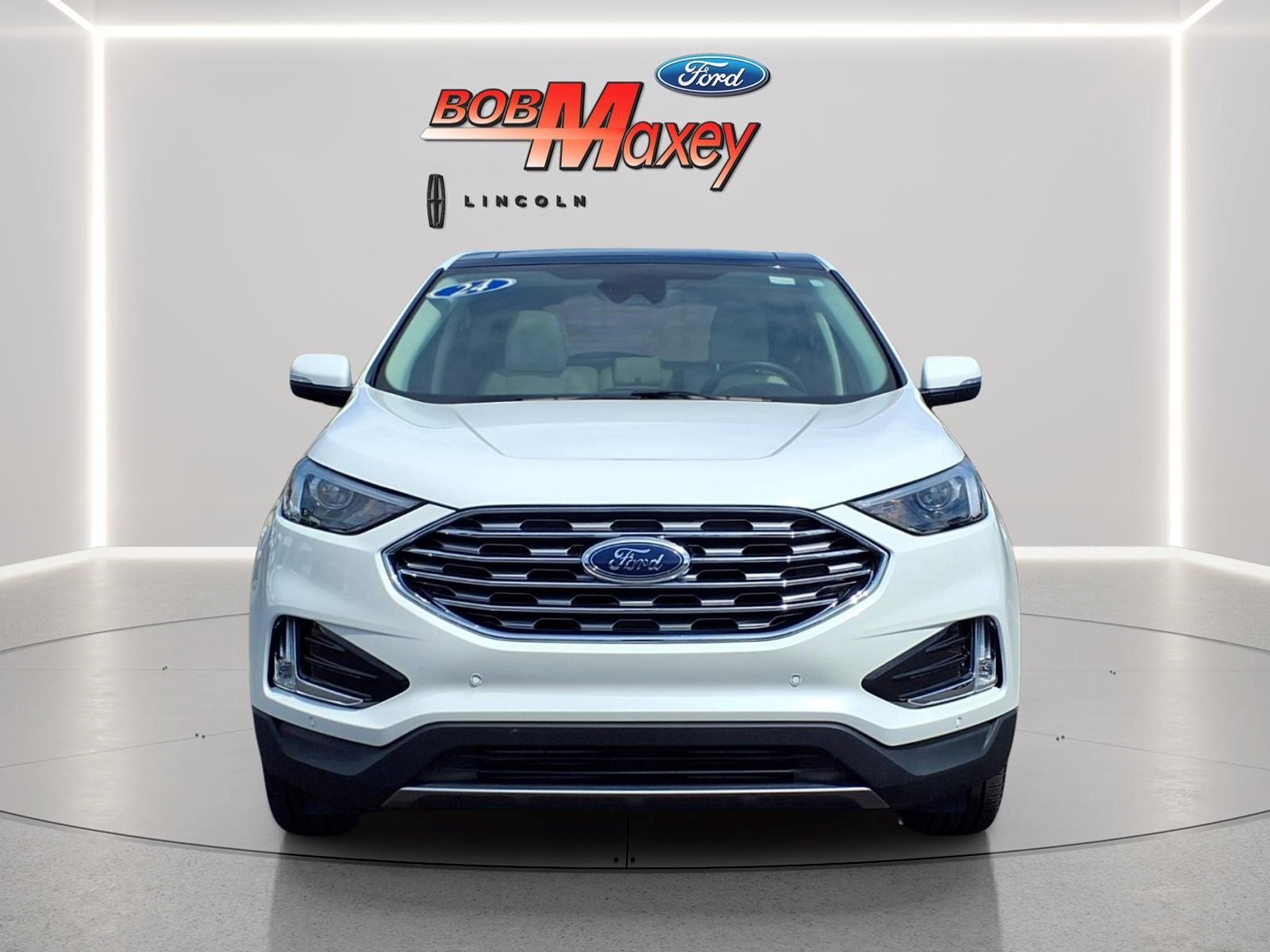 Used 2024 Ford Edge Titanium AWD/4WD image 2