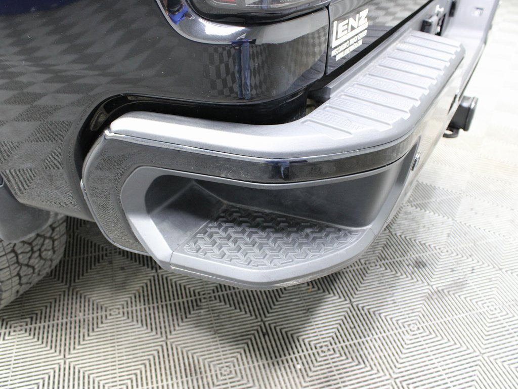 Used 2024 GMC Sierra 2500 AT4 image 46