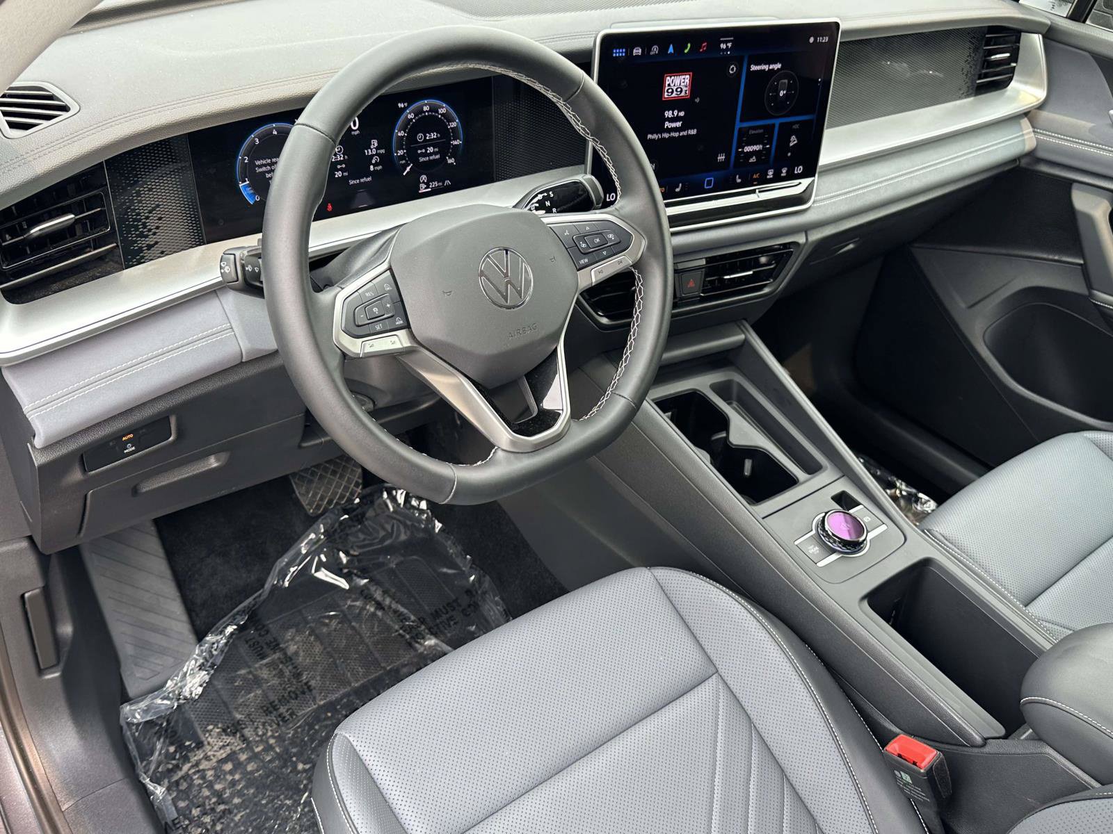 Certified 2025 Volkswagen Tiguan SE AWD/4WD image 10