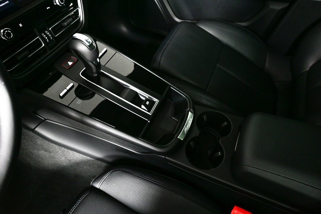 Certified 2025 Porsche Macan image 18