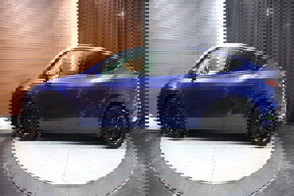 Used 2023 Tesla Model Y Long Range image 9