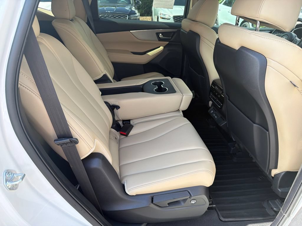 Used 2024 Acura MDX SH-AWD image 17