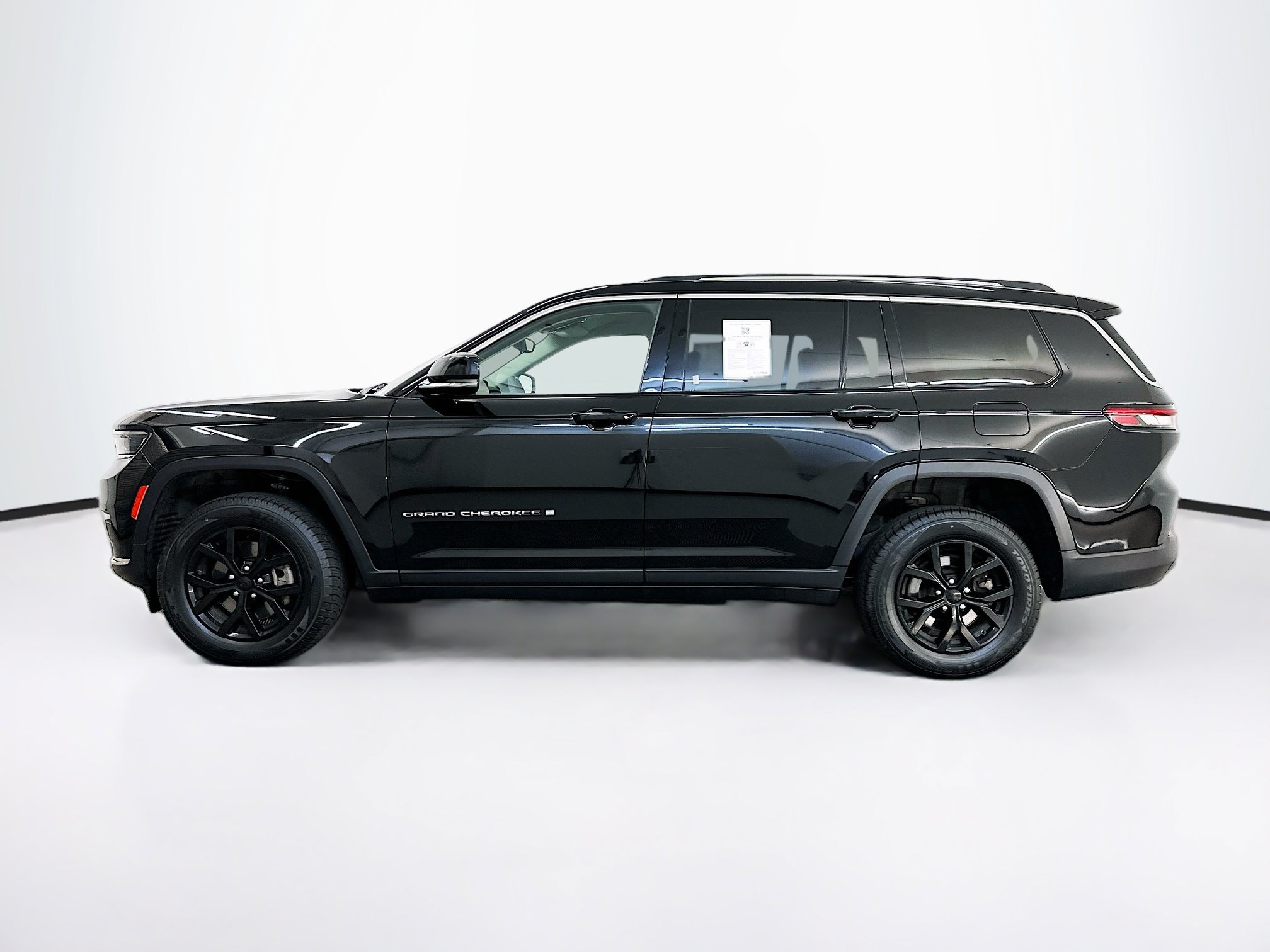 Used 2023 Jeep Grand Cherokee L Limited AWD/4WD image 4