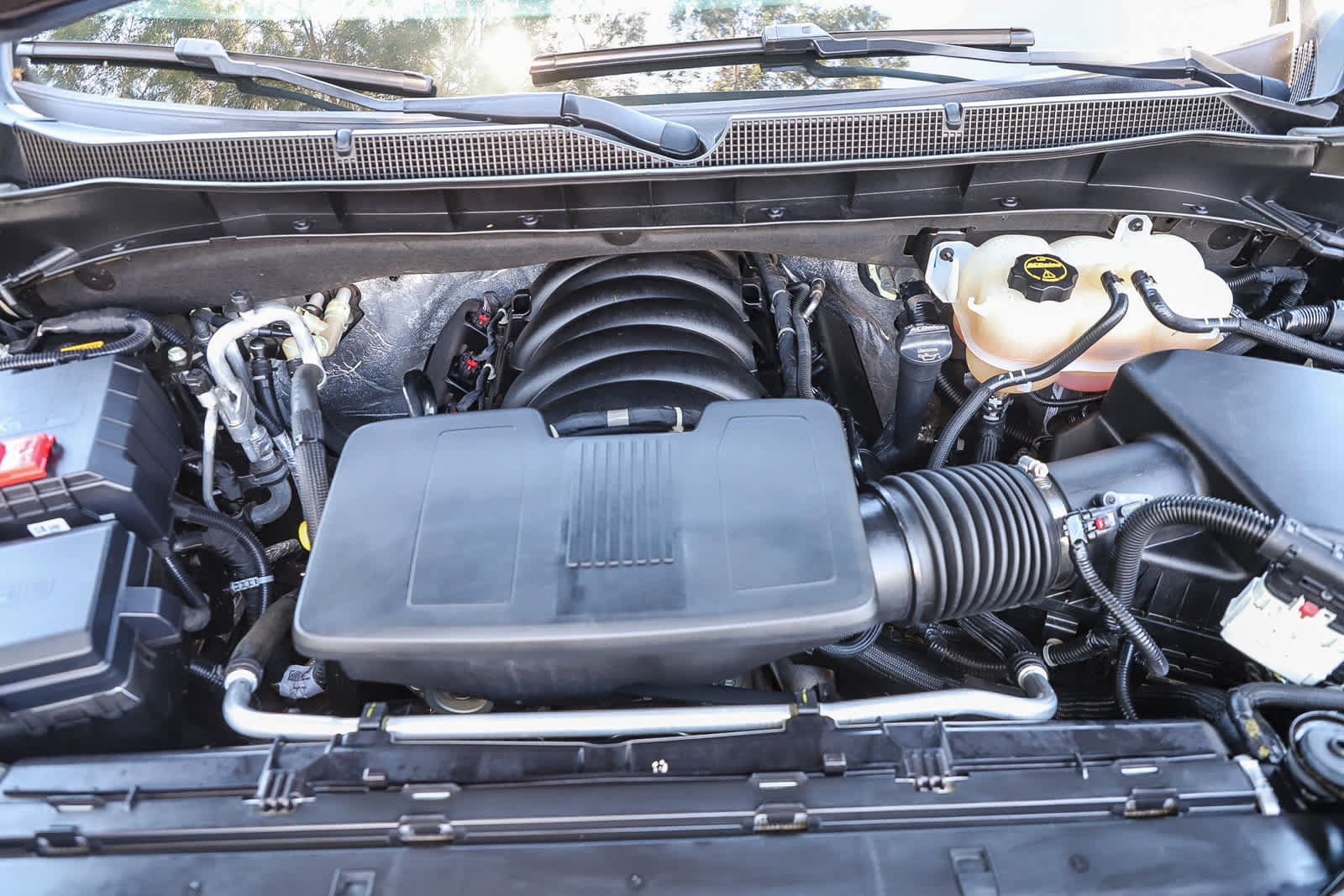 Used 2024 Chevrolet Tahoe LT w/ Luxury Package RWD image 26