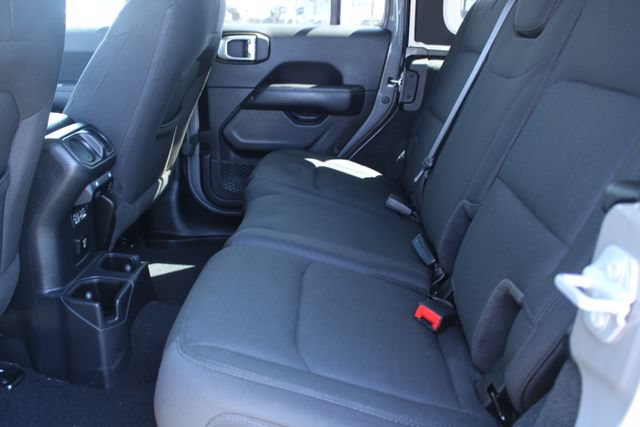 Used 2022 Jeep Wrangler Unlimited Sahara w/ Cold Weather Group AWD/4WD image 43