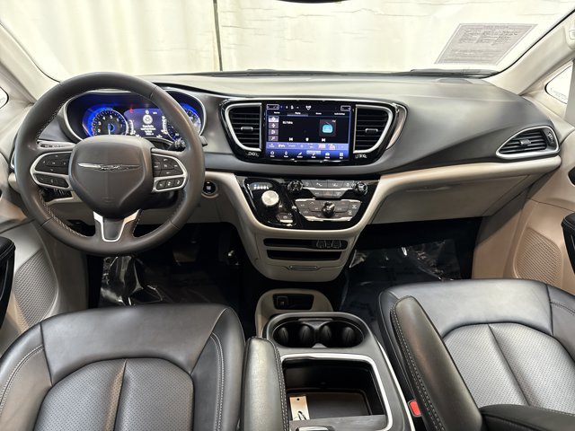 Used 2024 Chrysler Pacifica Touring-L image 15