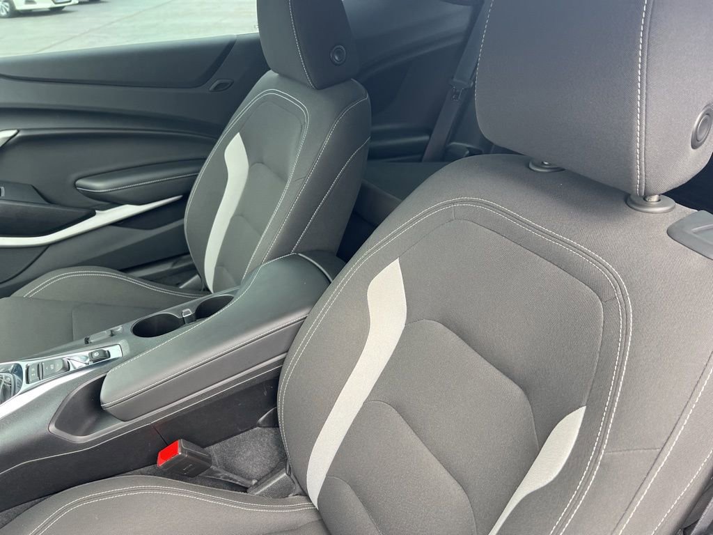 Used 2022 Chevrolet Camaro LT w/ RS Package image 9
