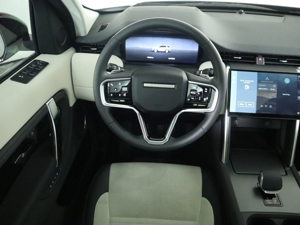 Used 2025 Land Rover Discovery Sport S image 10