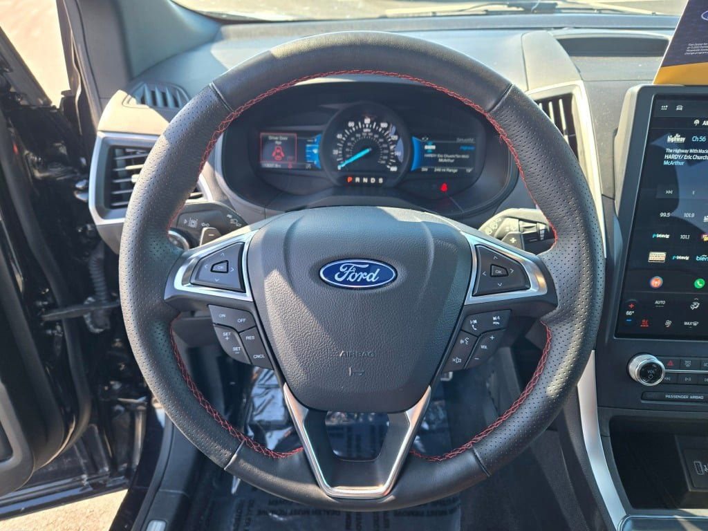 Certified 2024 Ford Edge ST-Line w/ Class II Trailer Tow Package AWD/4WD image 37