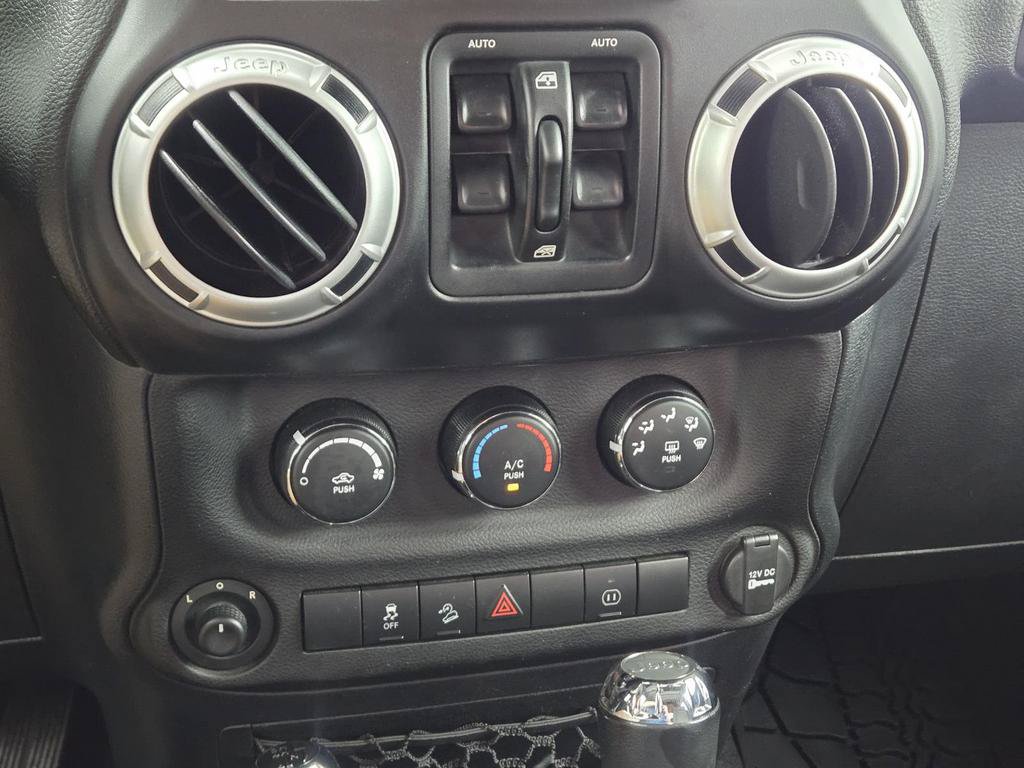 Used 2012 Jeep Wrangler Unlimited Sahara w/ Connectivity Group AWD/4WD image 25