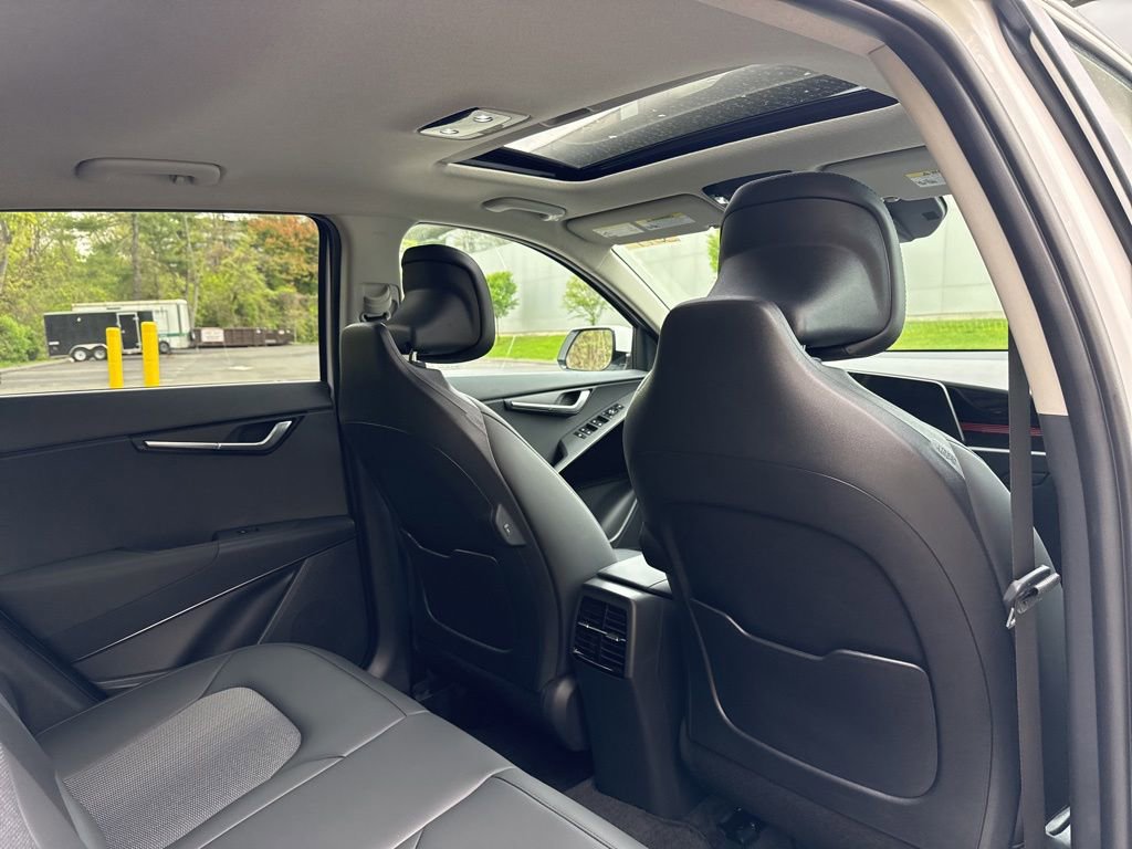 Used 2025 Kia Niro EX Touring FWD image 16