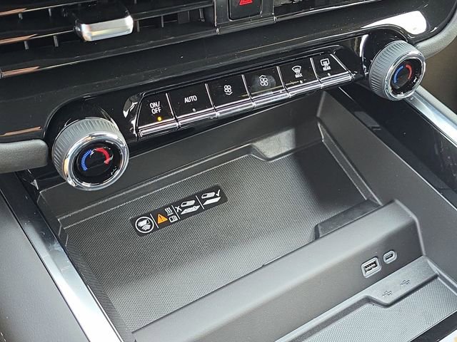 New 2025 Chevrolet Suburban High Country image 36