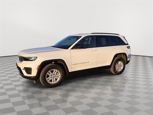 Used 2024 Jeep Grand Cherokee Laredo image 4