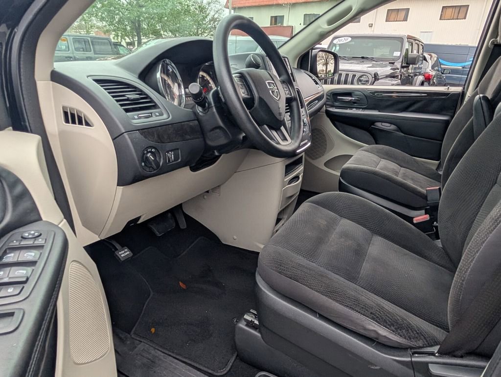 Used 2018 Dodge Grand Caravan SE image 11