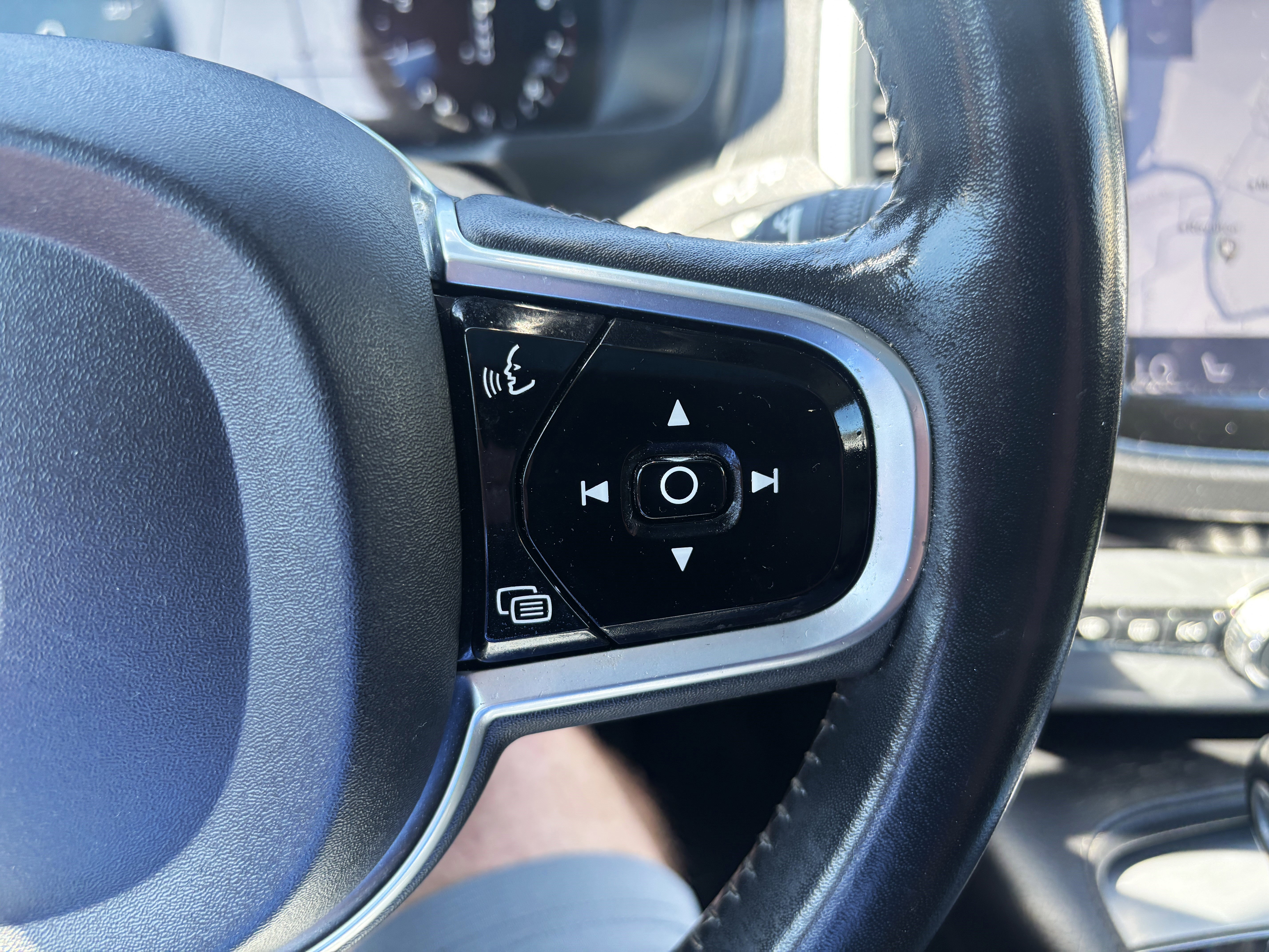 Used 2016 Volvo XC90 T6 Momentum image 21