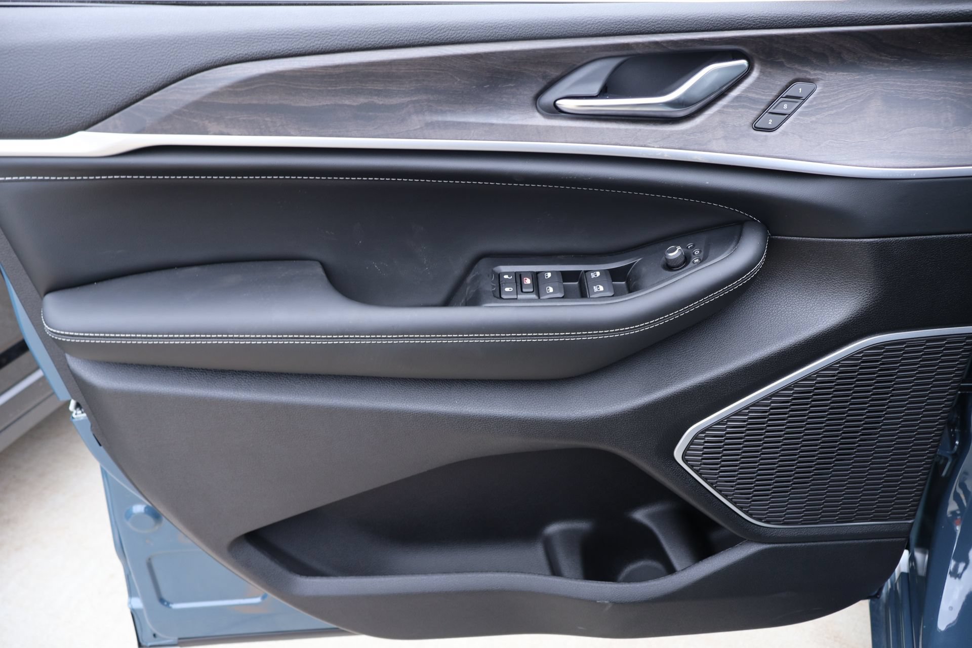 New 2026 Jeep Grand Cherokee Limited AWD/4WD image 17