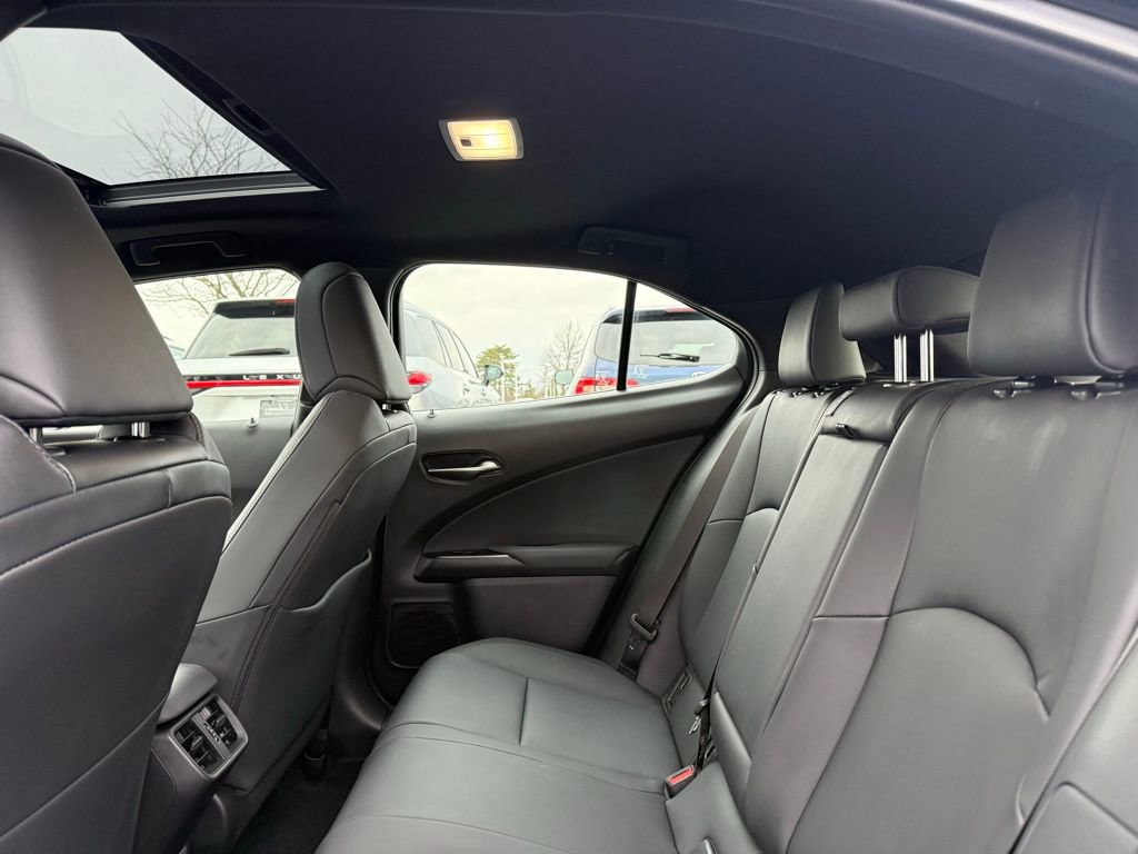 Used 2023 Lexus UX 250h 250h Premium image 15