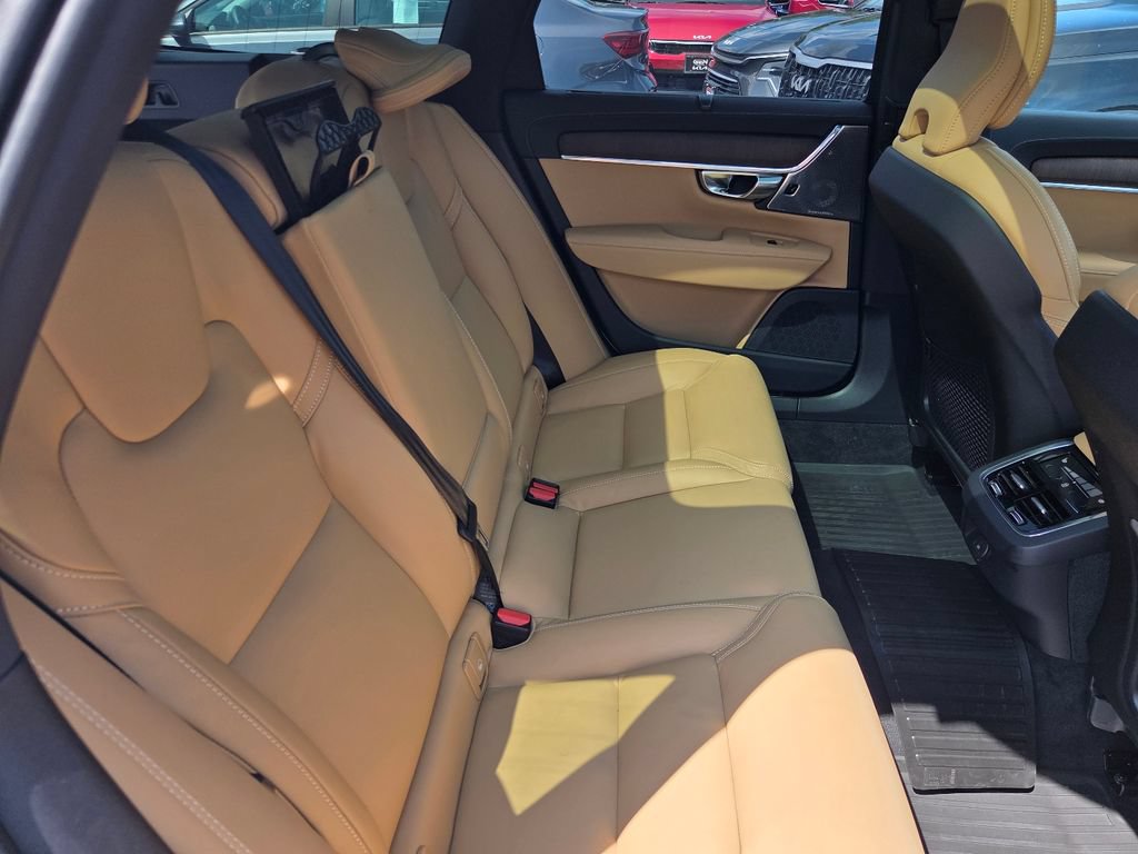 Used 2025 Volvo V90 B6 Cross Country Ultra w/ Protection Package Premier AWD/4WD image 30