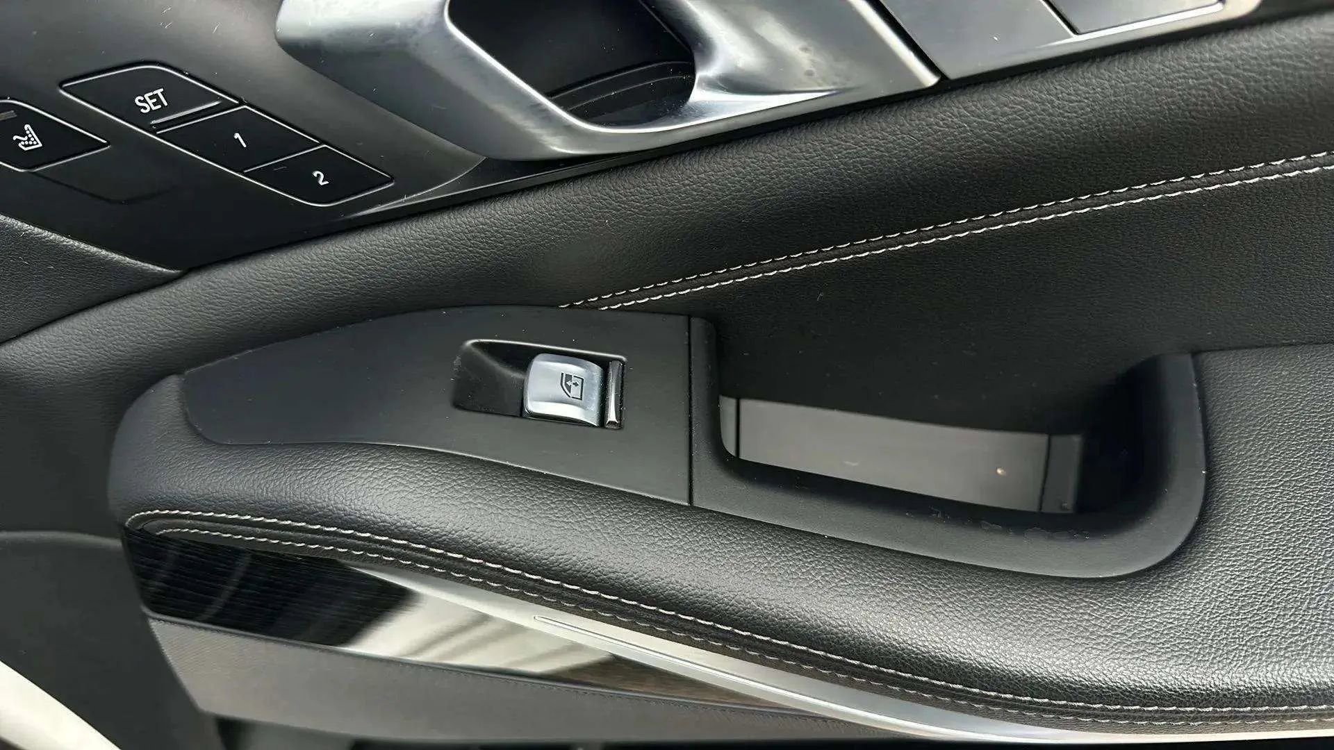 Used 2020 BMW X7 xDrive40i w/ M Sport Package image 20