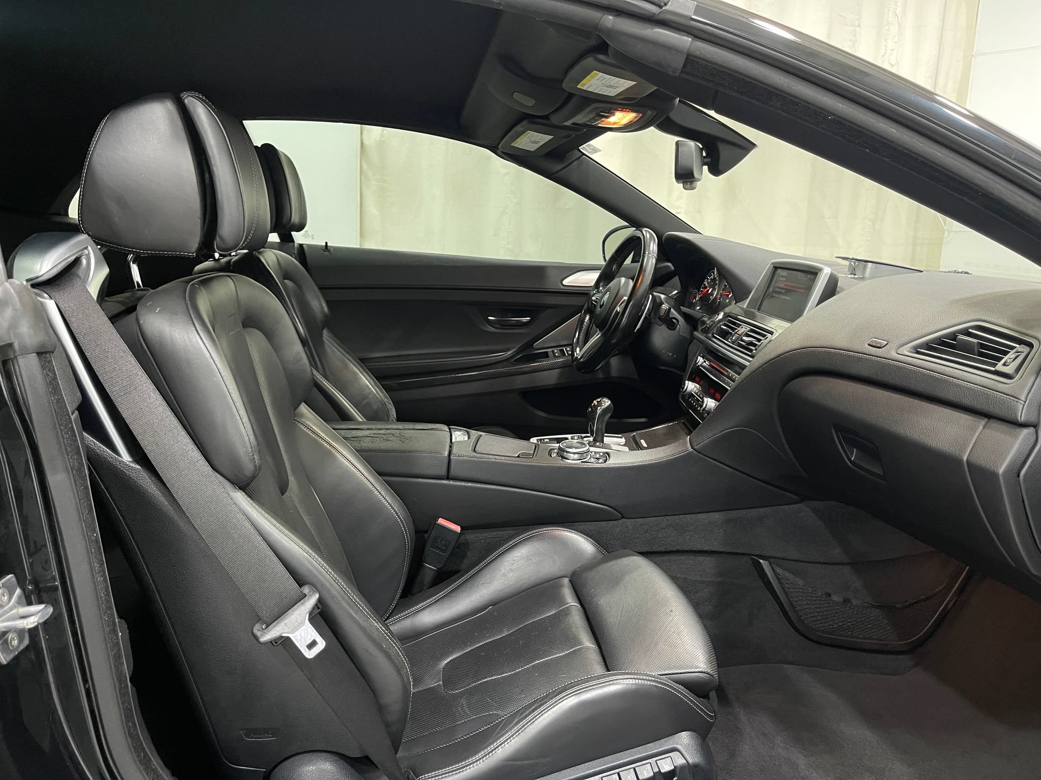 Used 2015 BMW M6 Convertible RWD image 31