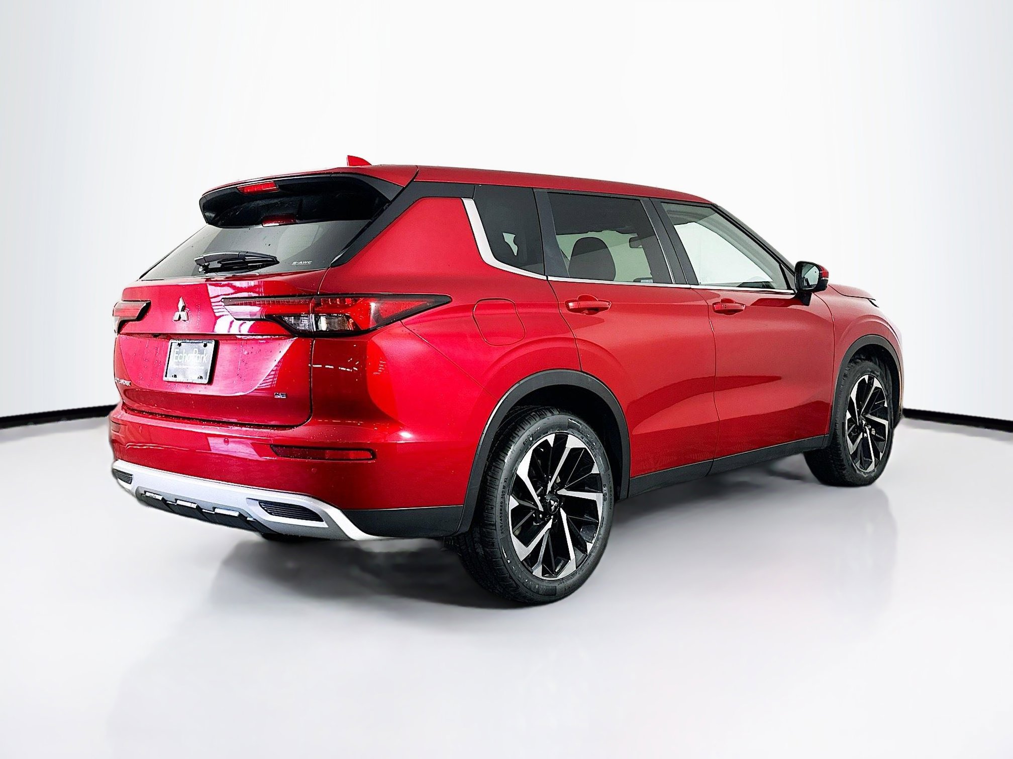 Used 2024 Mitsubishi Outlander SE image 9