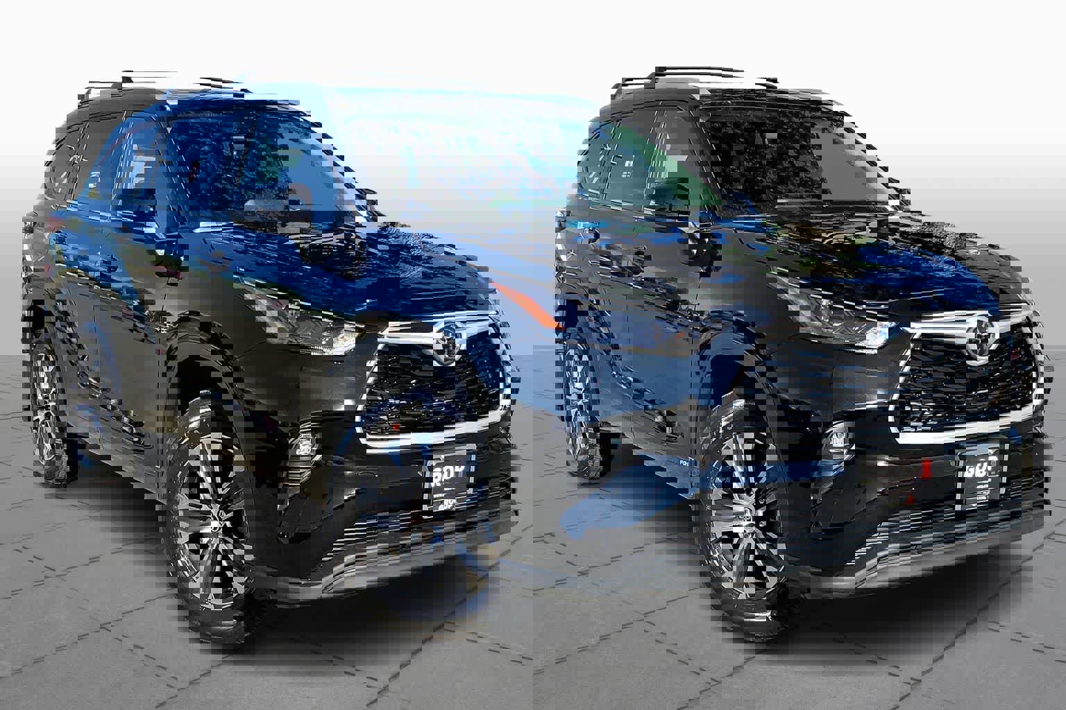 New 2026 Toyota Highlander XLE image 2